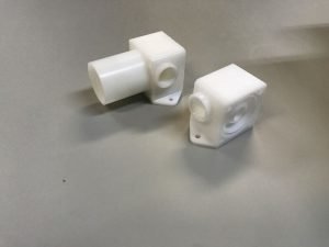 POM frezen POM klephuis - Bespex kunststof bewerking