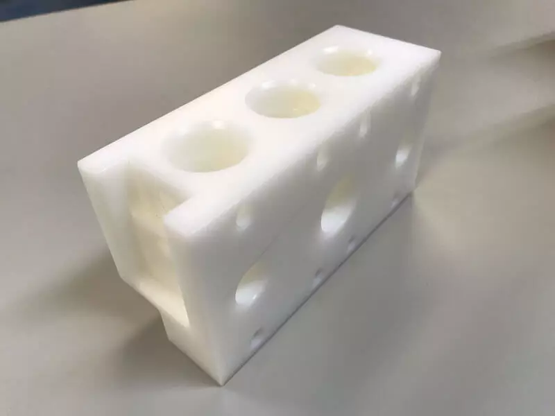 POM frezen POM blok gefreesd - Bespex kunststof bewerking